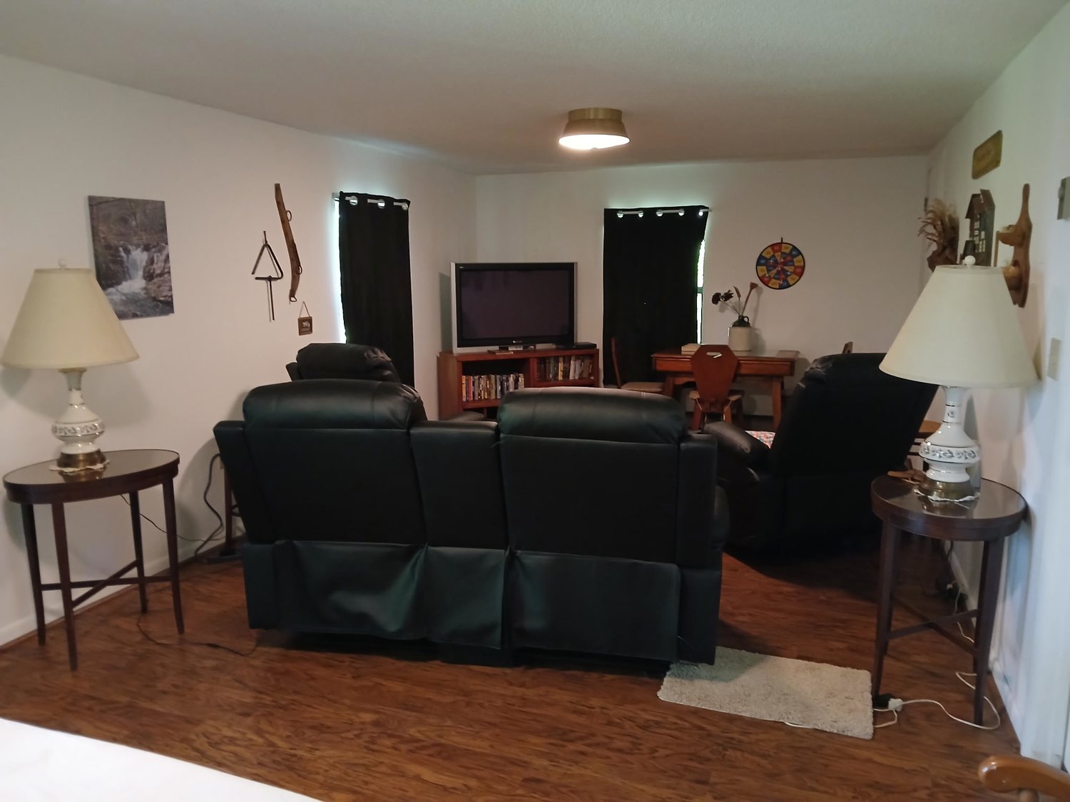 Lower-level lounge